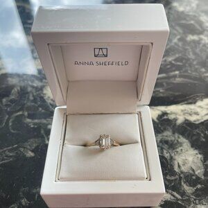 Anna Sheffield Bea Ring - natural diamond